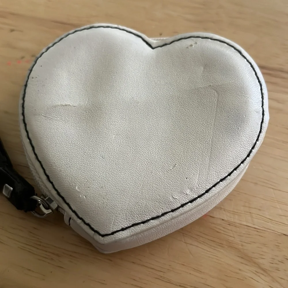 VAN CLEEF & ARPELS very rare “First” mini heart coin purse. - Picture 8 of 8